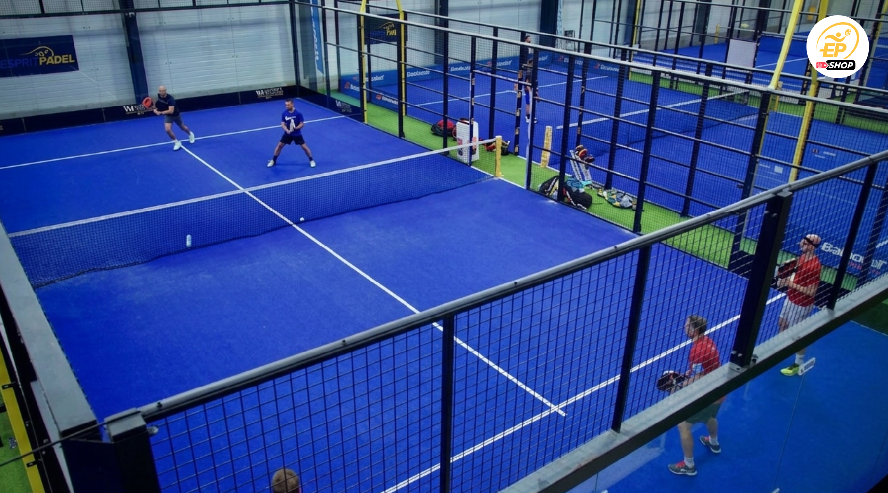 Padel, padel tennis et paddle : quelles différences ?