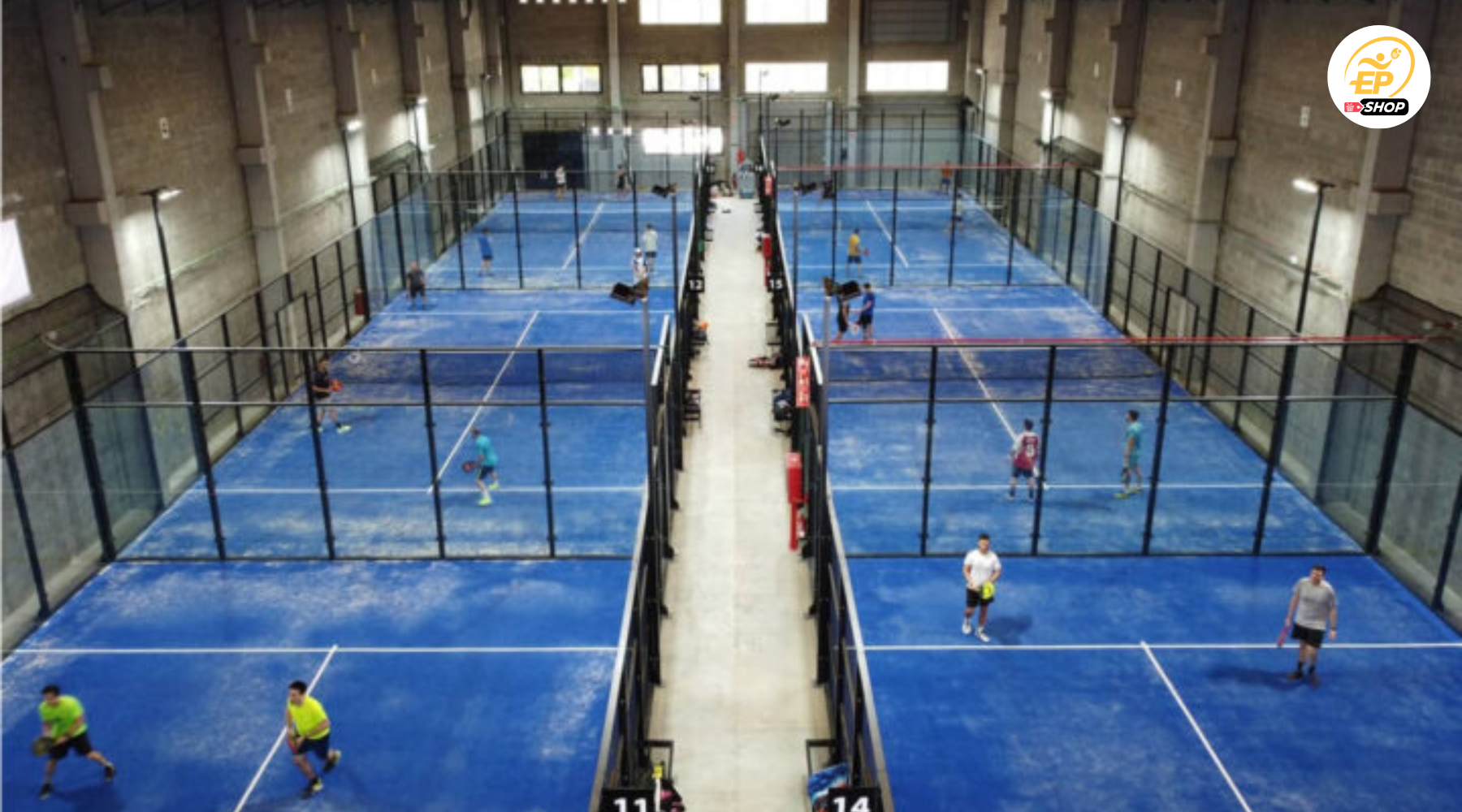 Le padel indoor : profitez d'une pratique à l’abri des intempéries