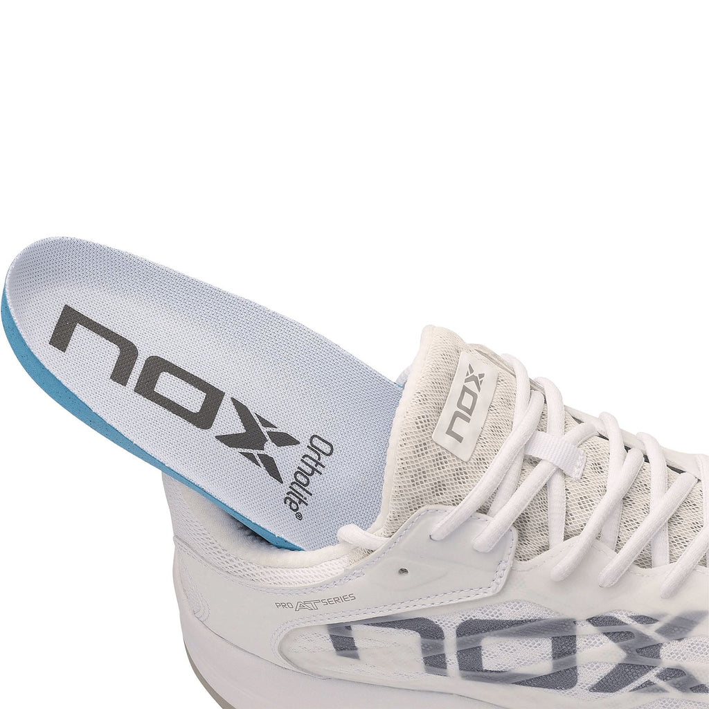 AT10 Basket chaussures de padel NOX noir / rouge - Start Distrib AT10 Basket chaussures de padel NOX noir / rouge - Start Distrib