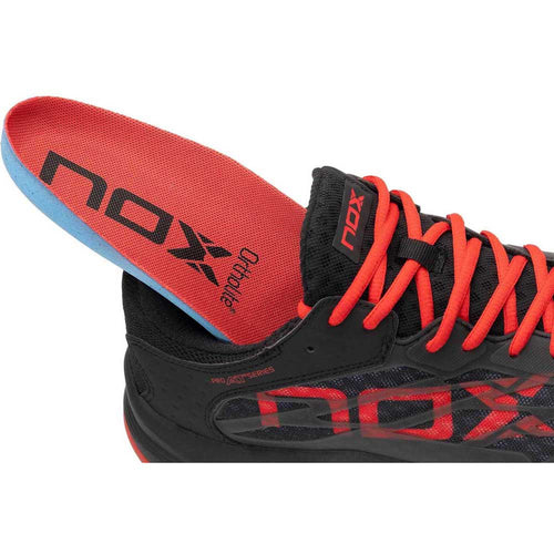 Chaussures de padel Nox AT10 Lux noir rouge semelle - Esprit Padel Shop